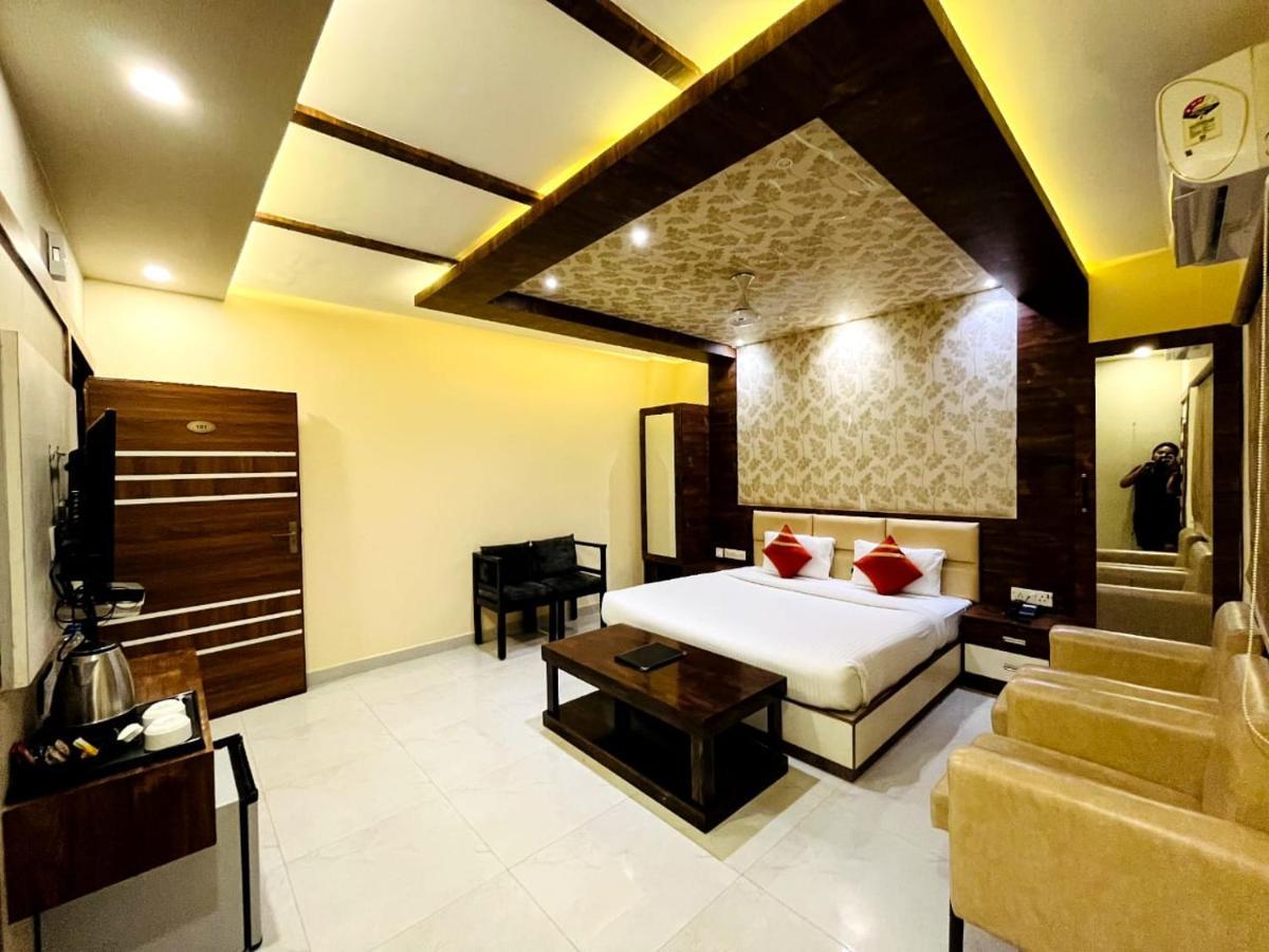 Shri Sai Hotel Āzamgarh Exterior foto