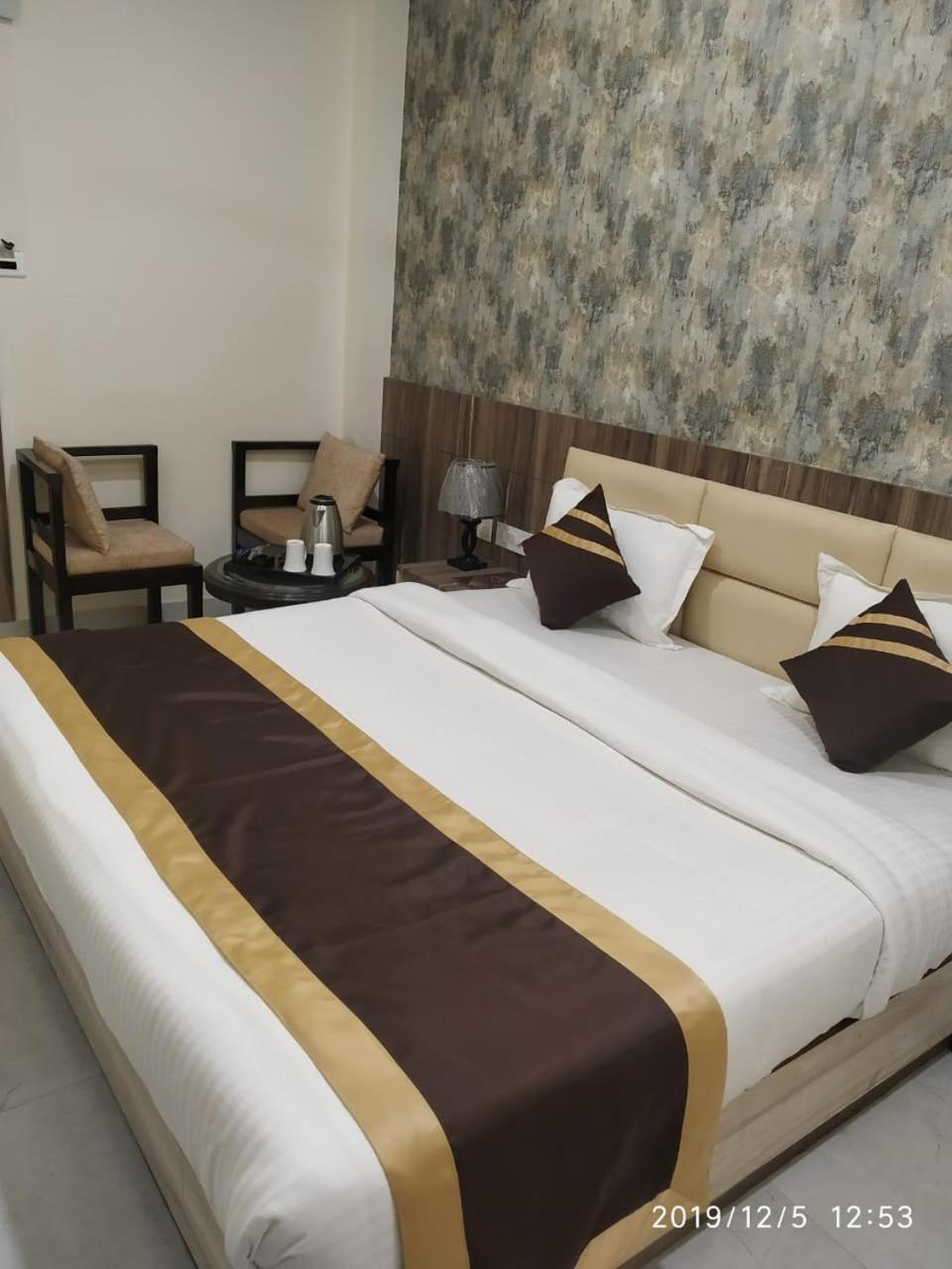 Shri Sai Hotel Āzamgarh Exterior foto